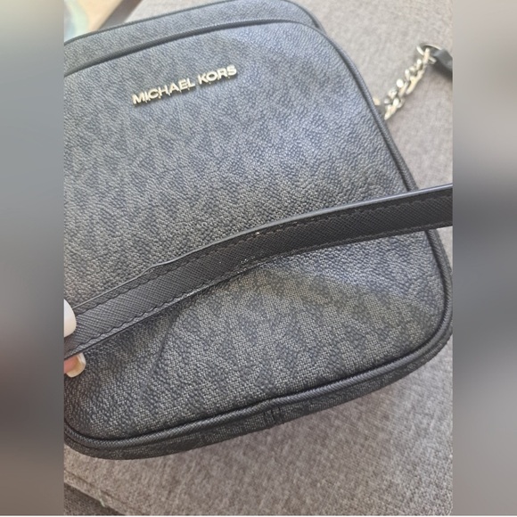 Michael Kors Jet Set Medium Flight Crossbody with silver hardware EUC - Picture 6 of 10